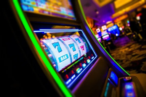 Phoenix Rises cascading reels and multiplier bonus feature on rupiatoto